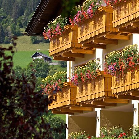 Family & Sporthotel Kaerntnerhof Bad Kleinkirchheim Bagian luar foto