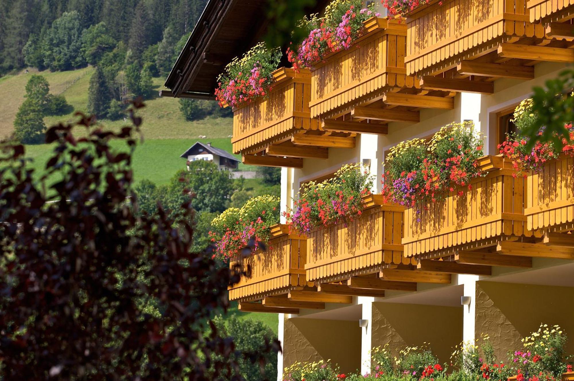 Family & Sporthotel Kaerntnerhof Bad Kleinkirchheim Bagian luar foto