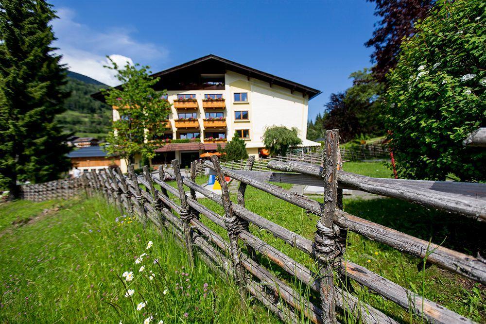 Family & Sporthotel Kaerntnerhof Bad Kleinkirchheim Bagian luar foto