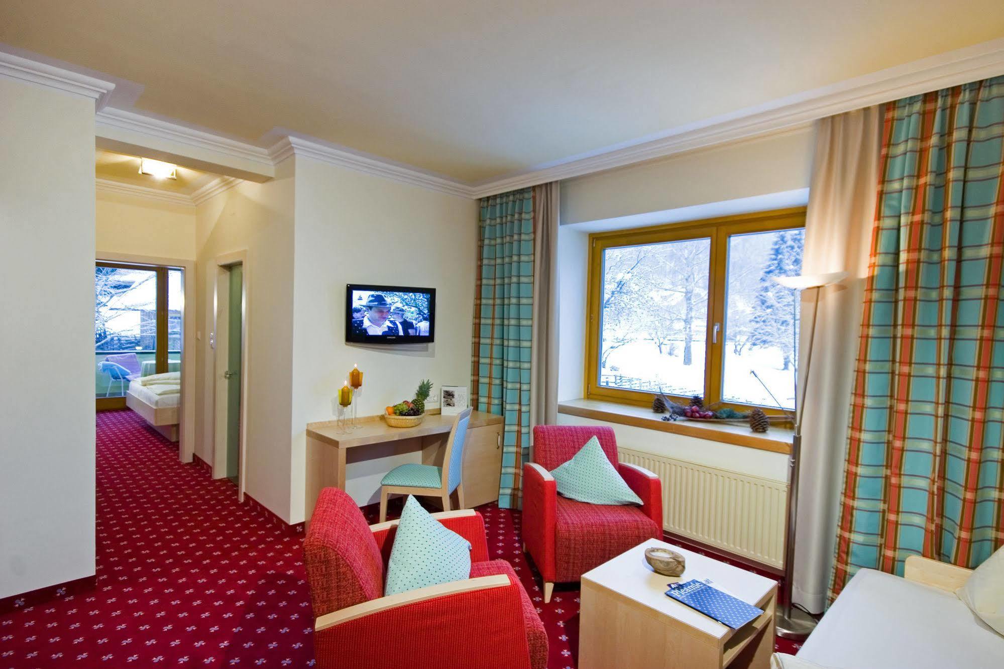 Family & Sporthotel Kaerntnerhof Bad Kleinkirchheim Bagian luar foto