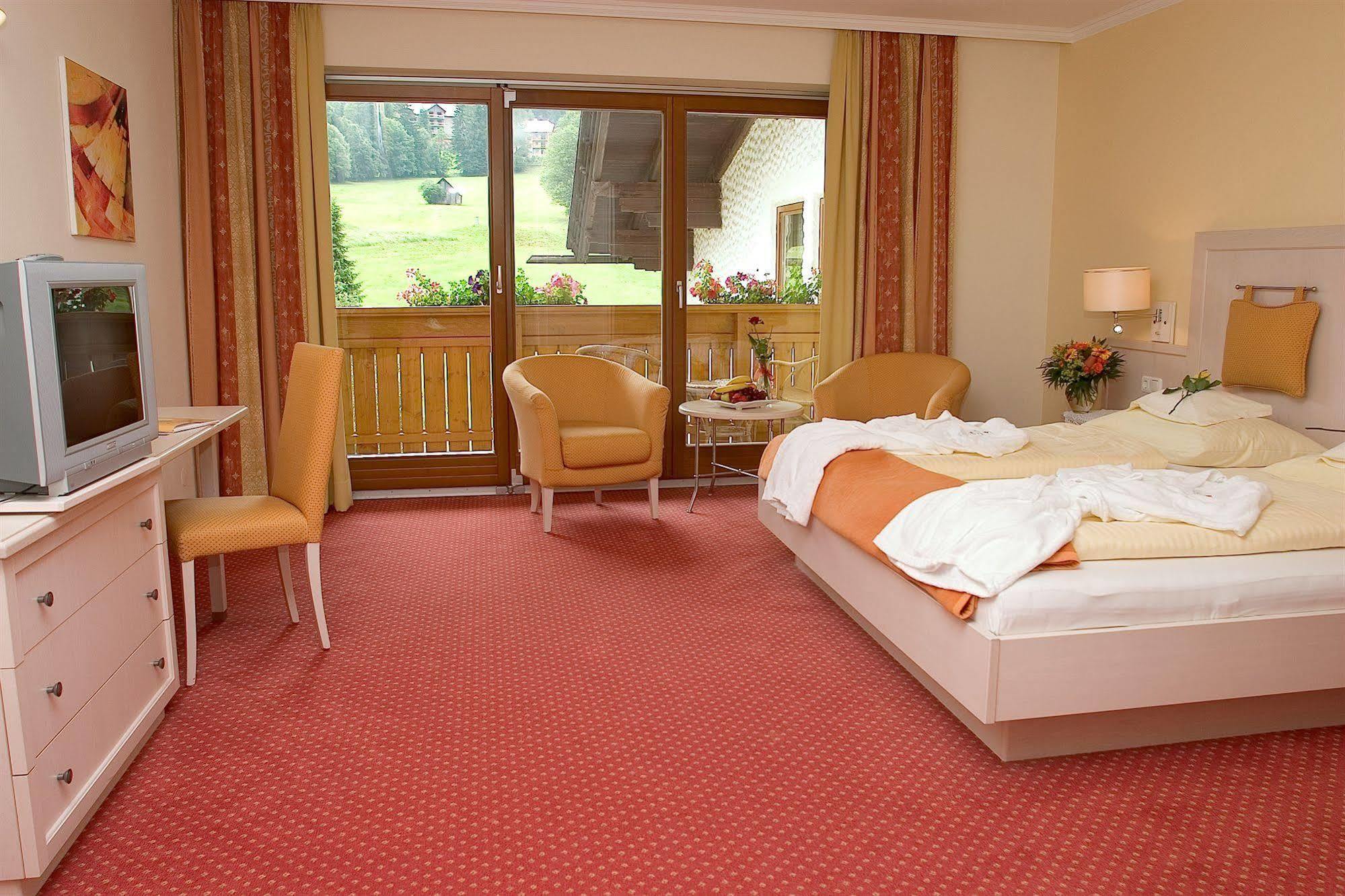 Family & Sporthotel Kaerntnerhof Bad Kleinkirchheim Bagian luar foto