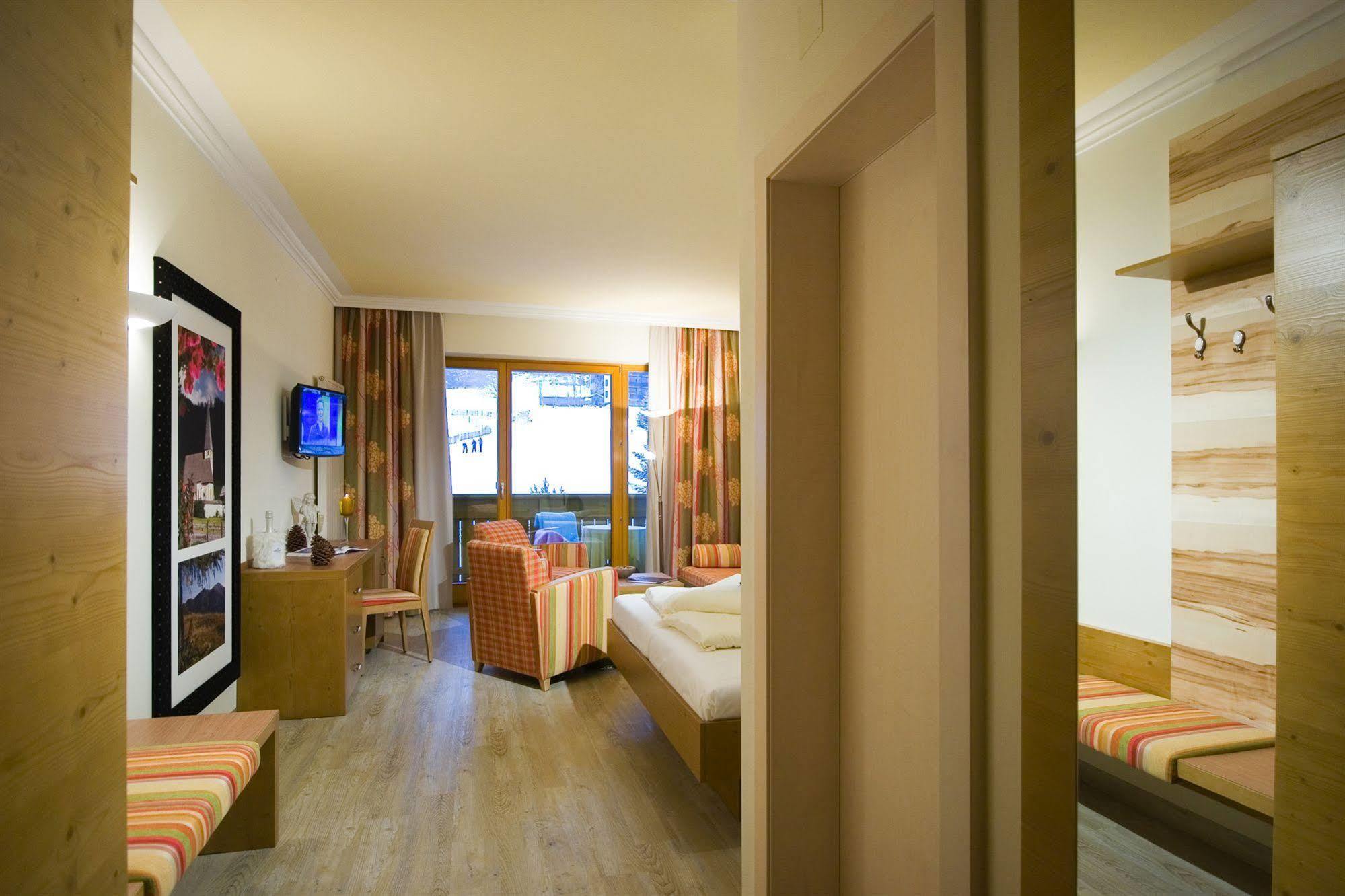 Family & Sporthotel Kaerntnerhof Bad Kleinkirchheim Bagian luar foto