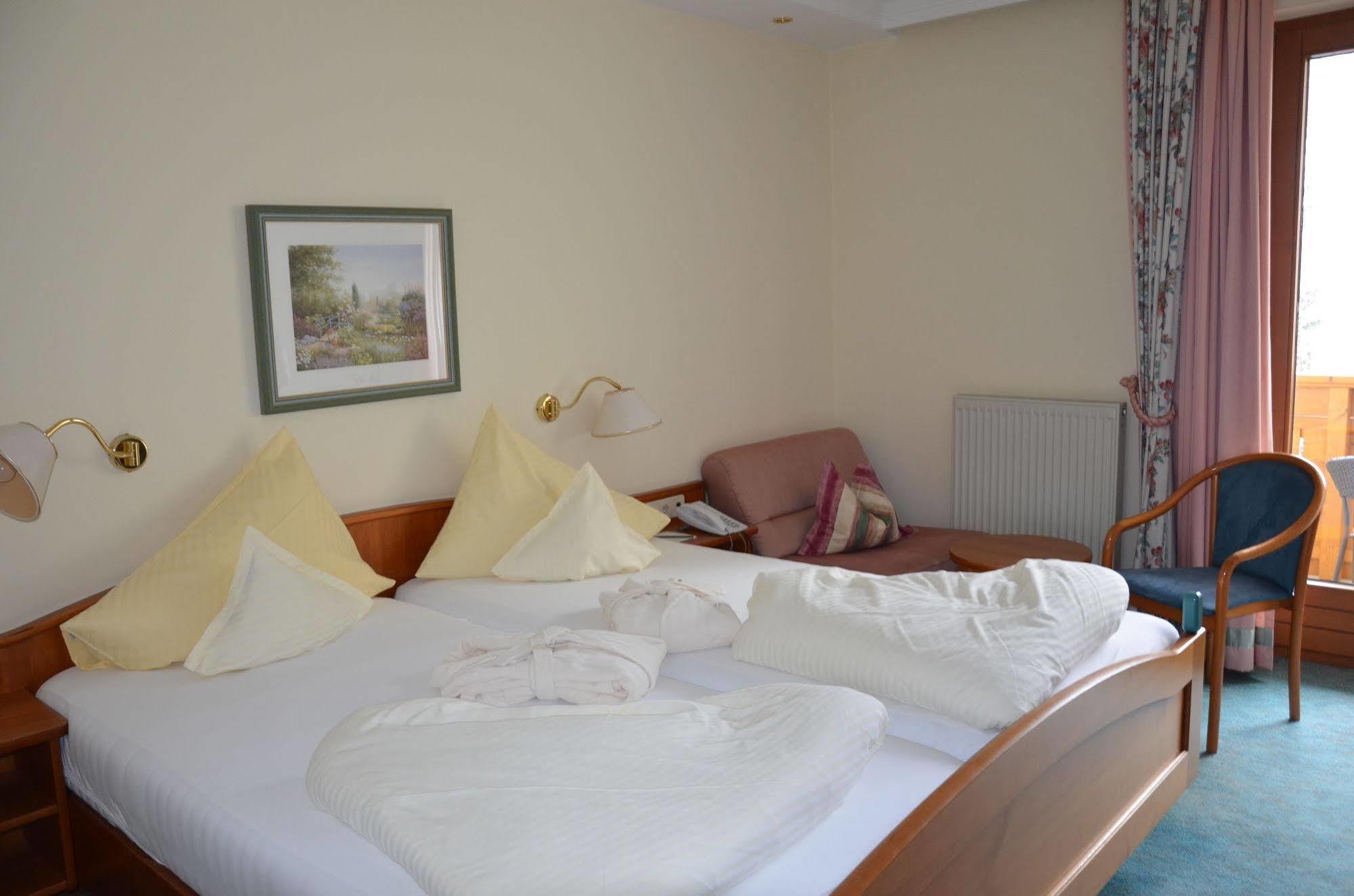 Family & Sporthotel Kaerntnerhof Bad Kleinkirchheim Bagian luar foto