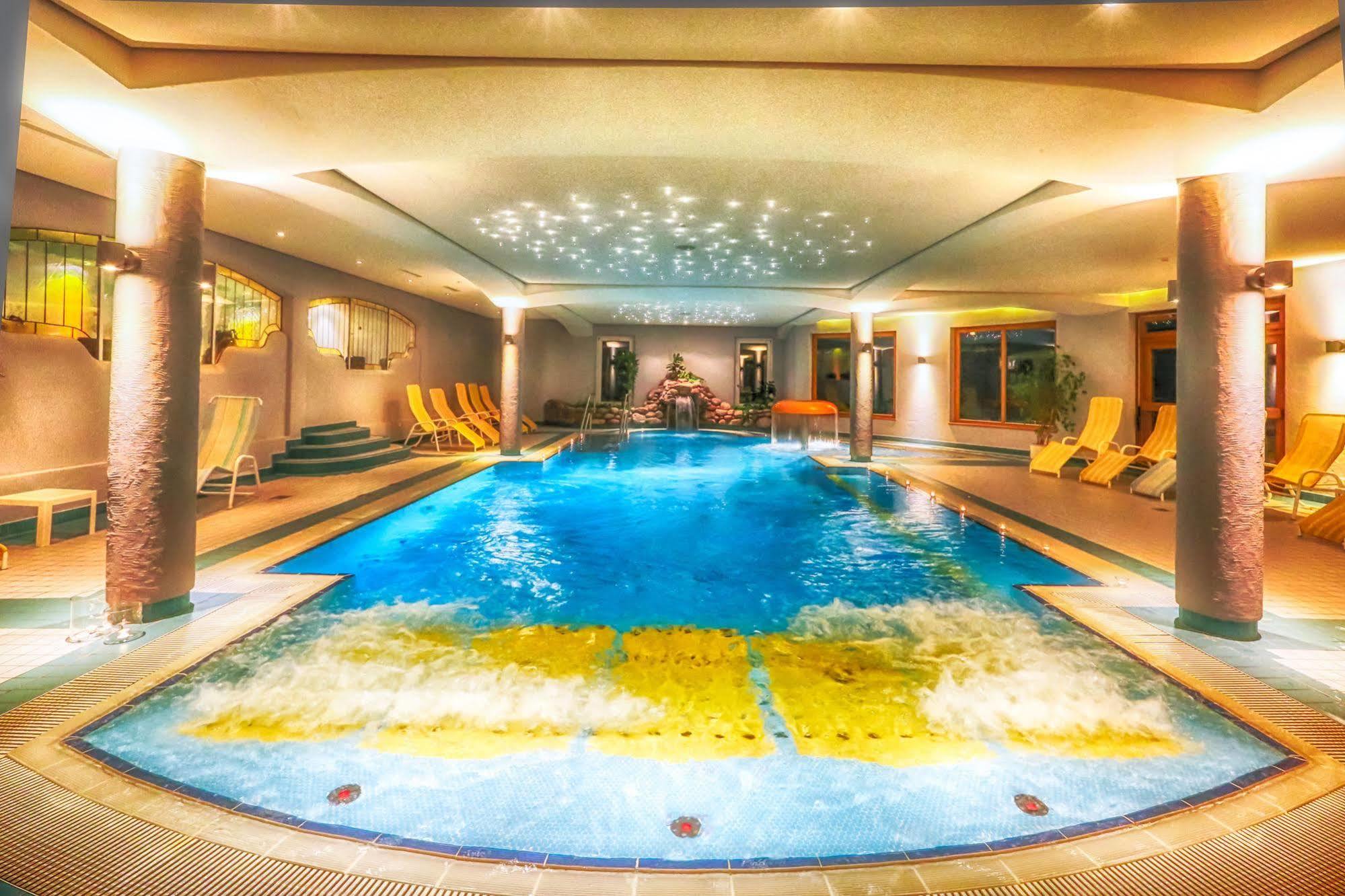 Family & Sporthotel Kaerntnerhof Bad Kleinkirchheim Bagian luar foto